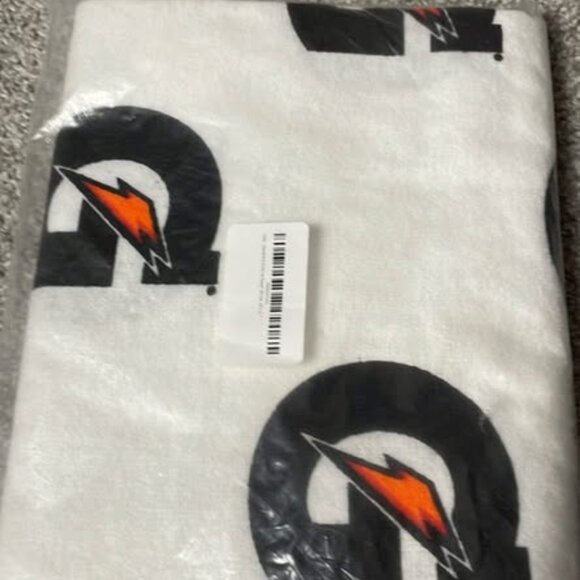 1pc Gatorade Sideline Towel, White, 39 x 21 - Picture 4 of 4
